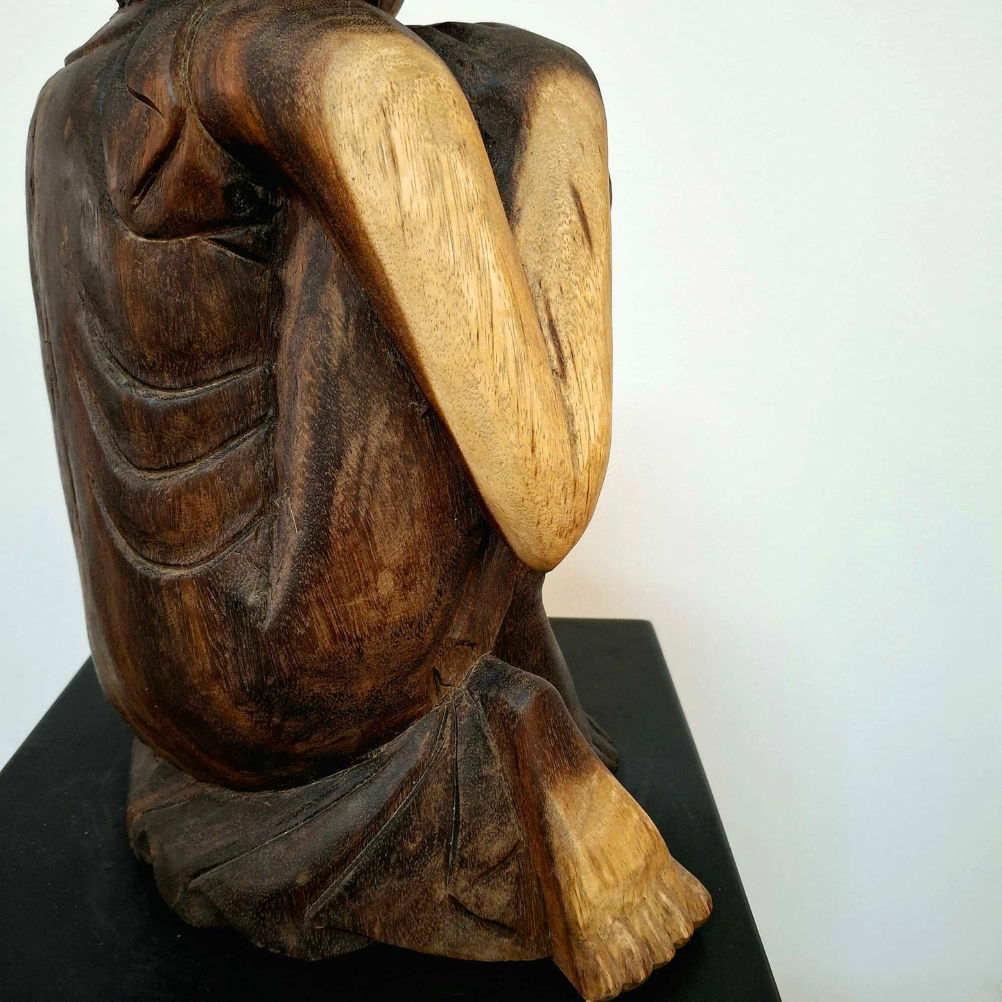 Statuette en bois de suar sculpture Bouddha endormi
