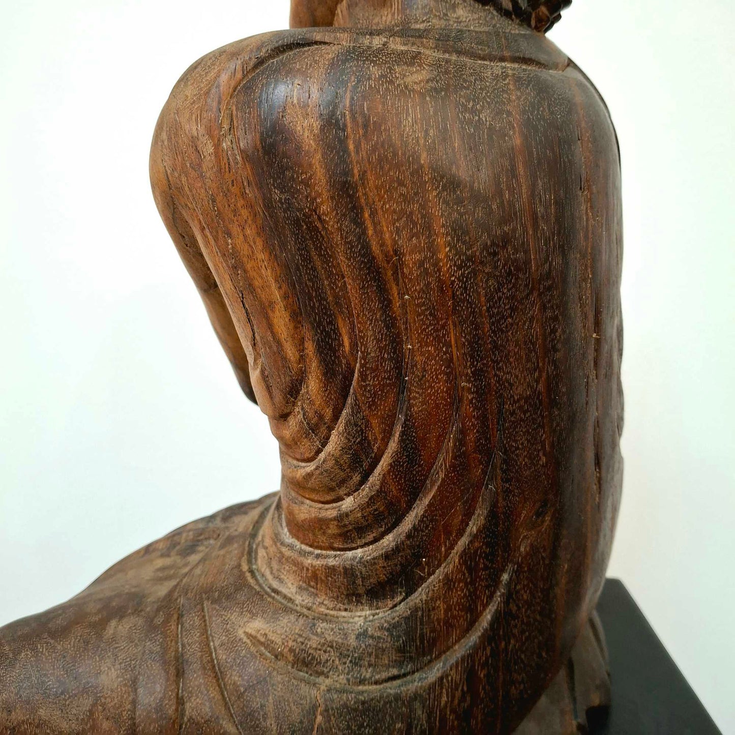 Statuette en bois de suar sculpture Bouddha endormi