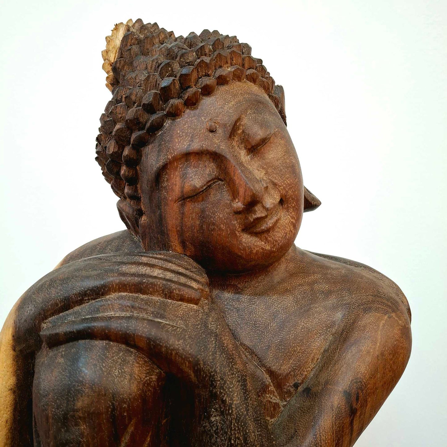 Statuette en bois de suar sculpture Bouddha endormi