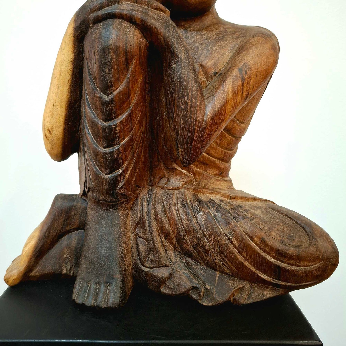 Statuette en bois de suar sculpture Bouddha endormi