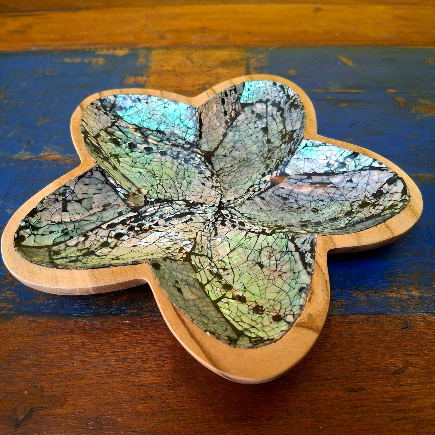 Star-shaped mother-of-pearl pocket emptier