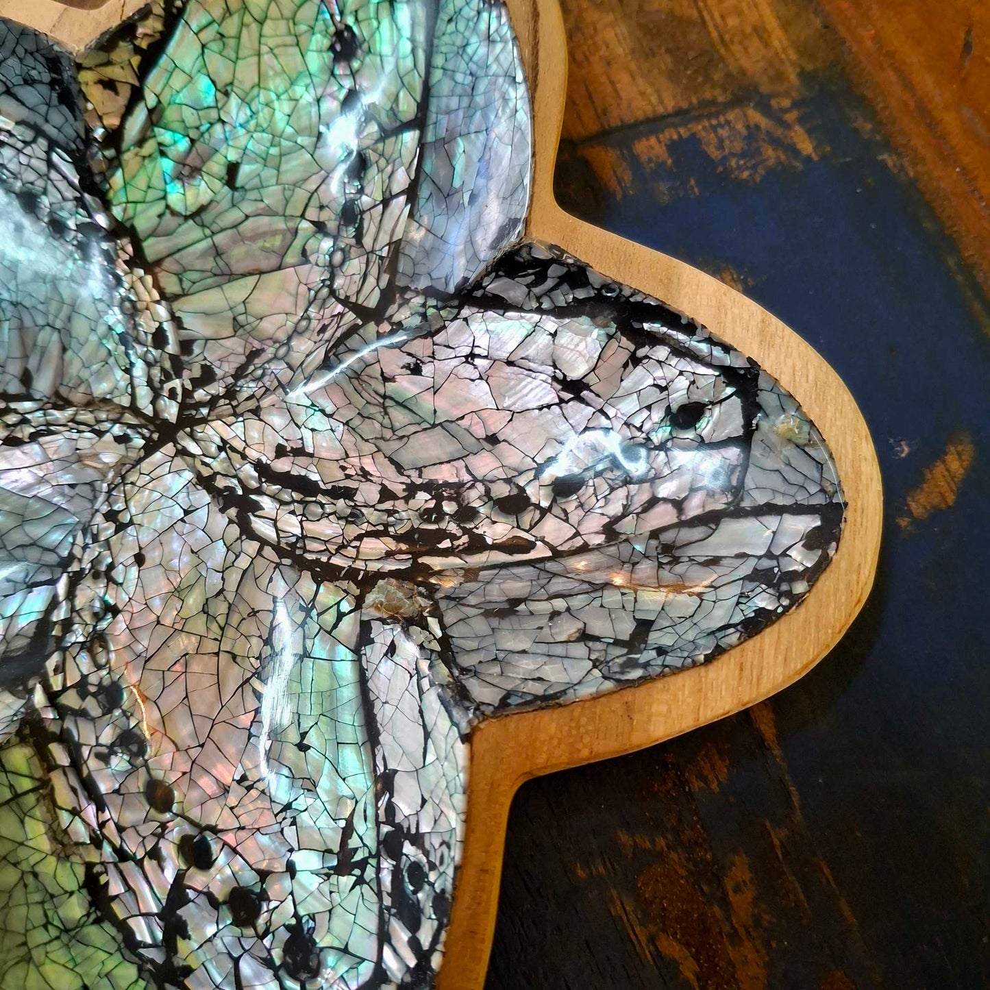 Star-shaped mother-of-pearl pocket emptier