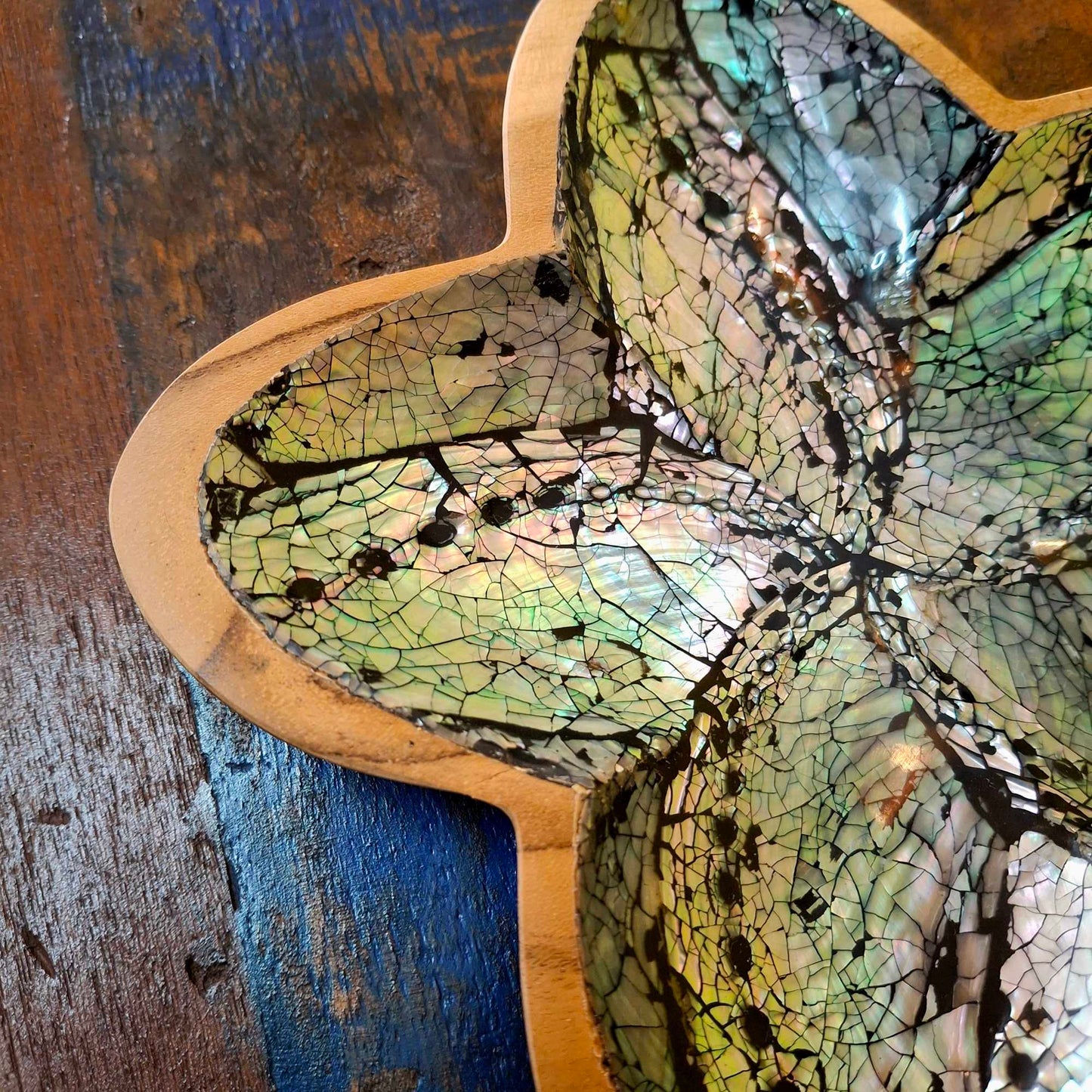 Star-shaped mother-of-pearl pocket emptier