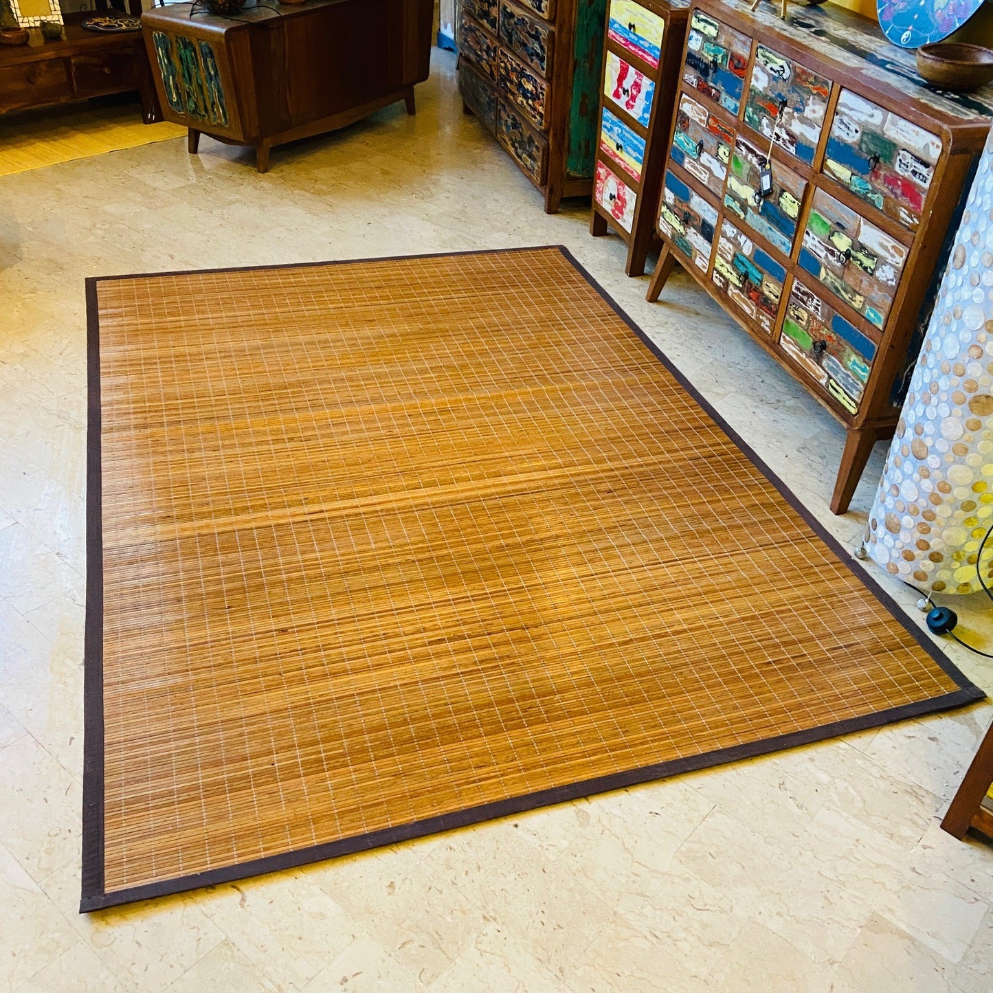 Tapis ethnique en bambou rouge et tissu