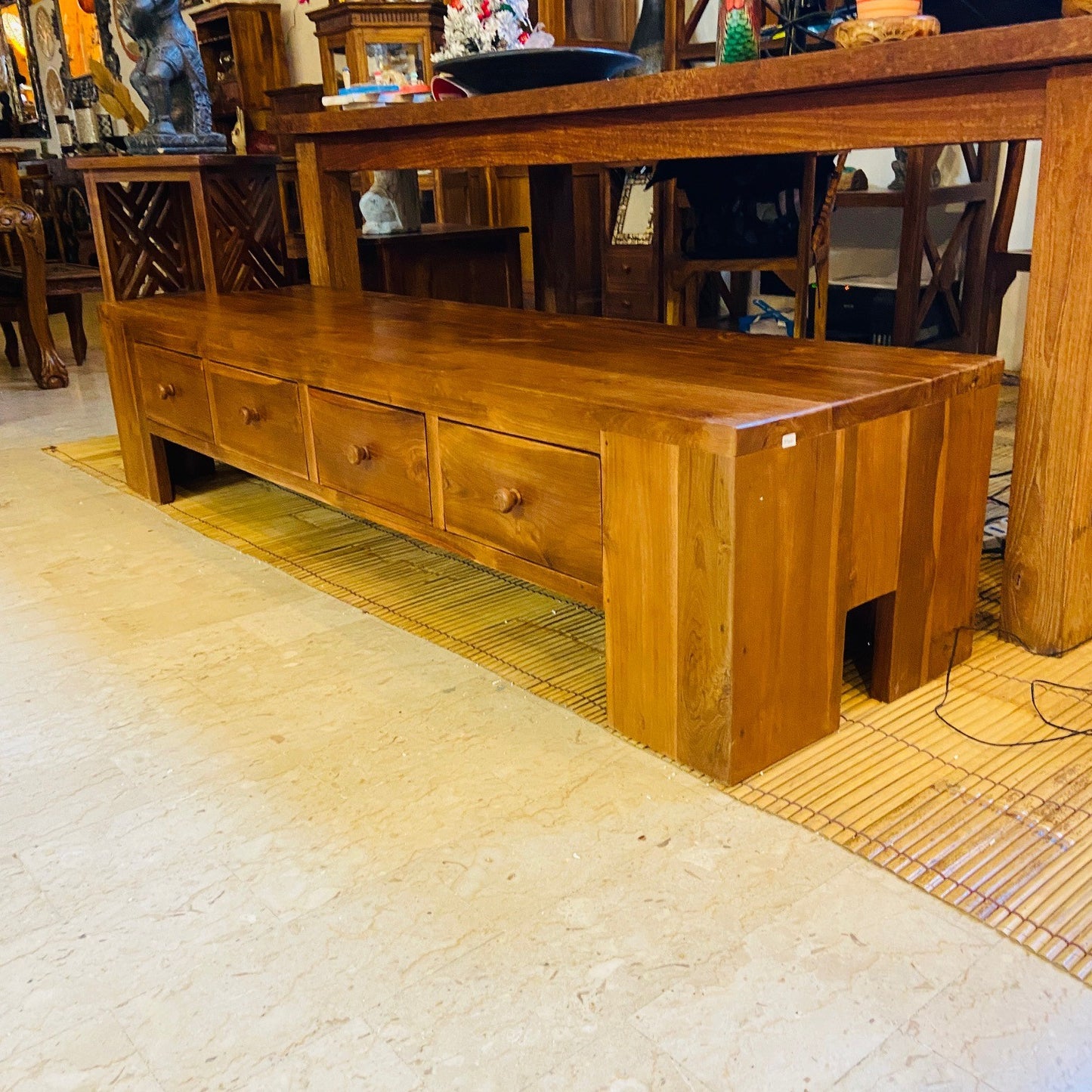 Table basse minimaliste en teck