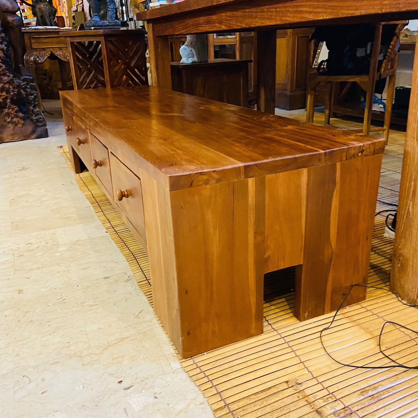 Table basse minimaliste en teck