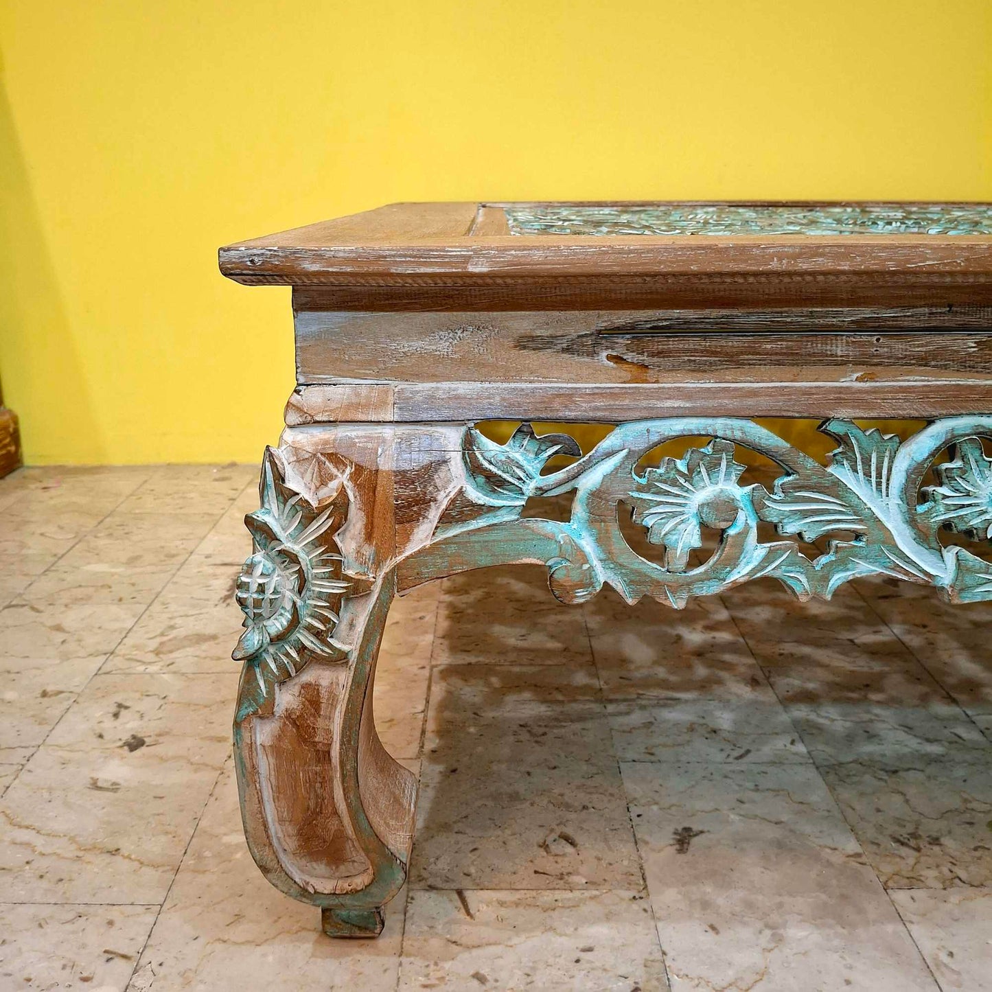Tavolino etnico da salotto design floreale in legno teak