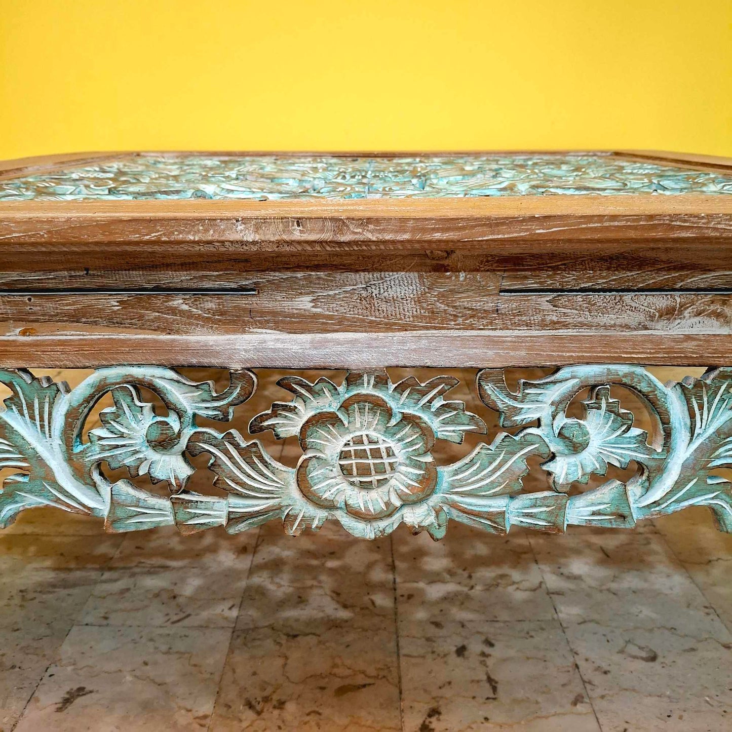 Tavolino etnico da salotto design floreale in legno teak