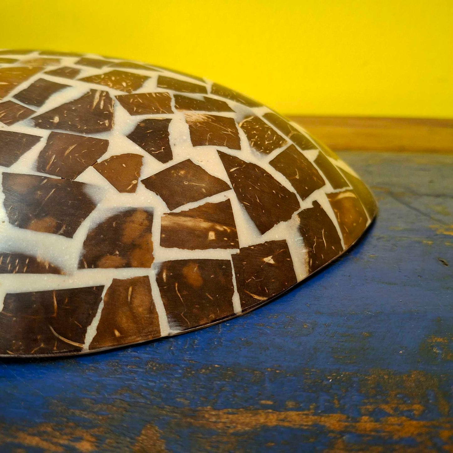 Decorative mother of pearl tray to empty pockets