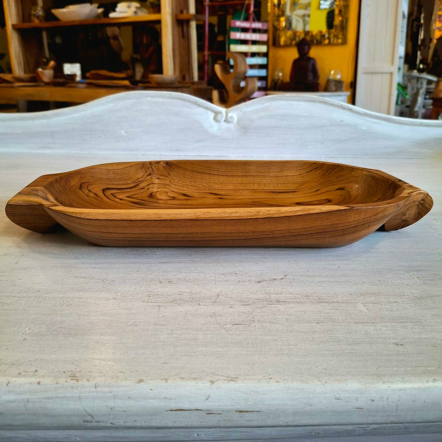 Vassoio in legno teak con maniaci intagliati