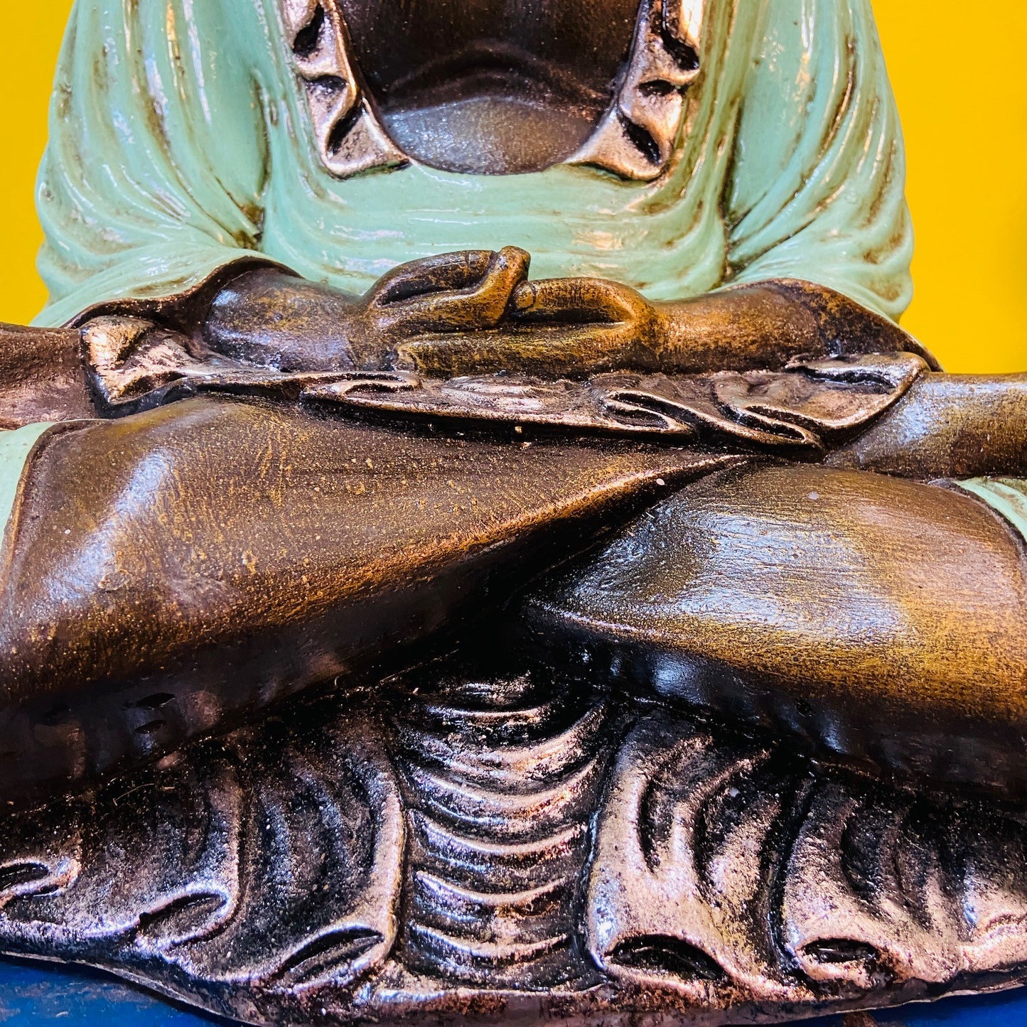 Statue de Bouddha de méditation couleur antique Yoga