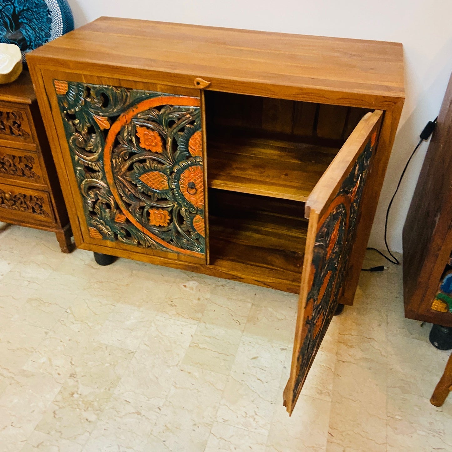 Buffet sculpté ethnique meuble TV buffet