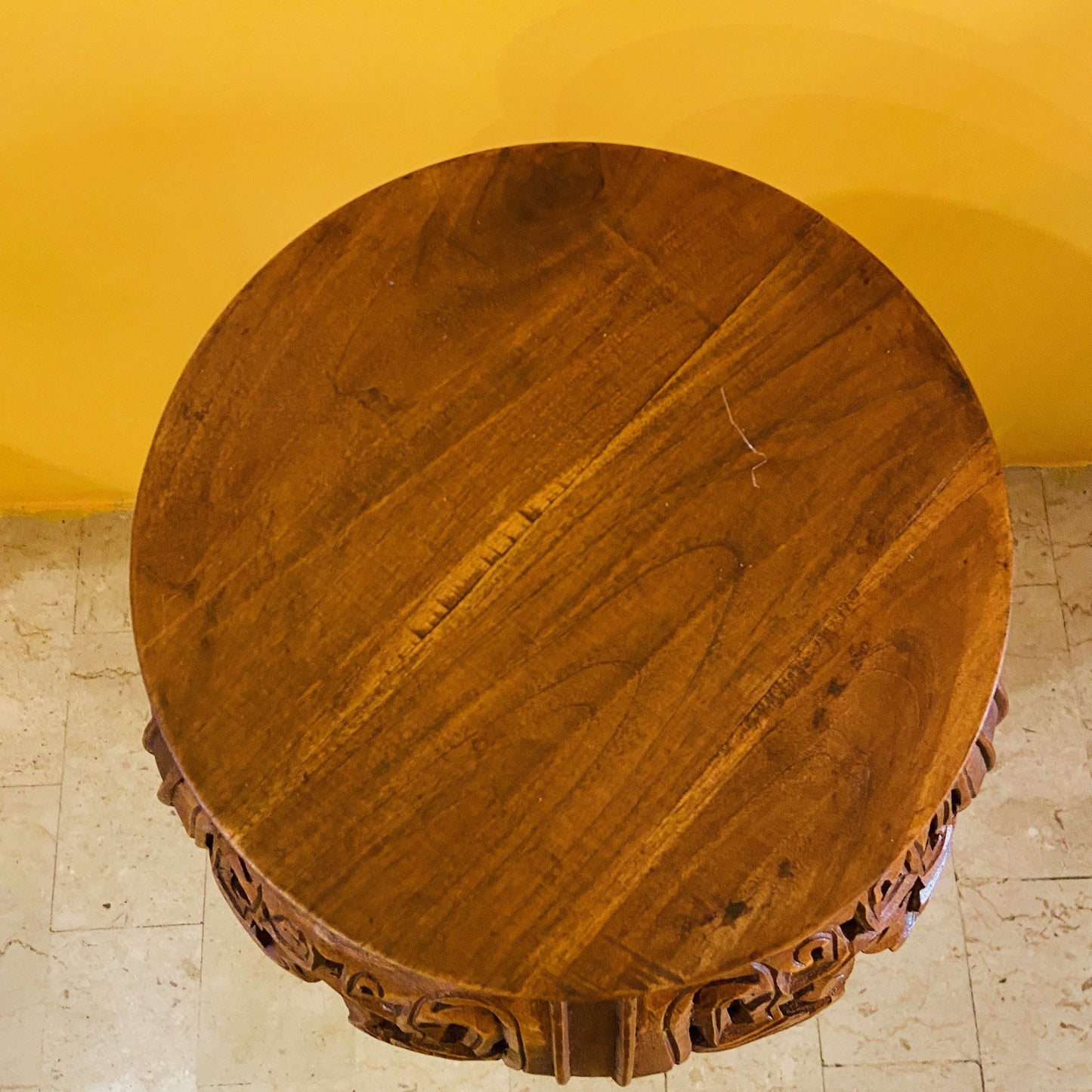 Tabouret piédestal ethnique sculpté en bois déco