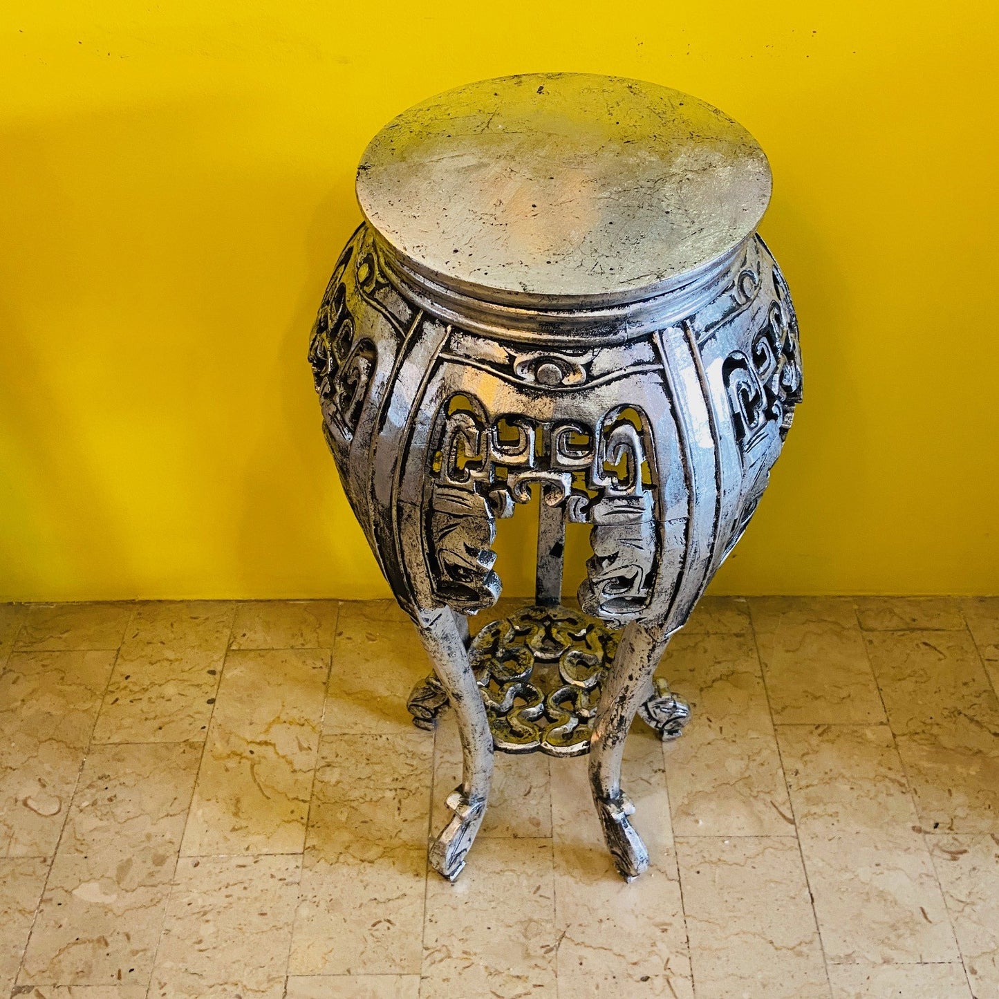 Tabouret piédestal déco en bois sculpté vintage