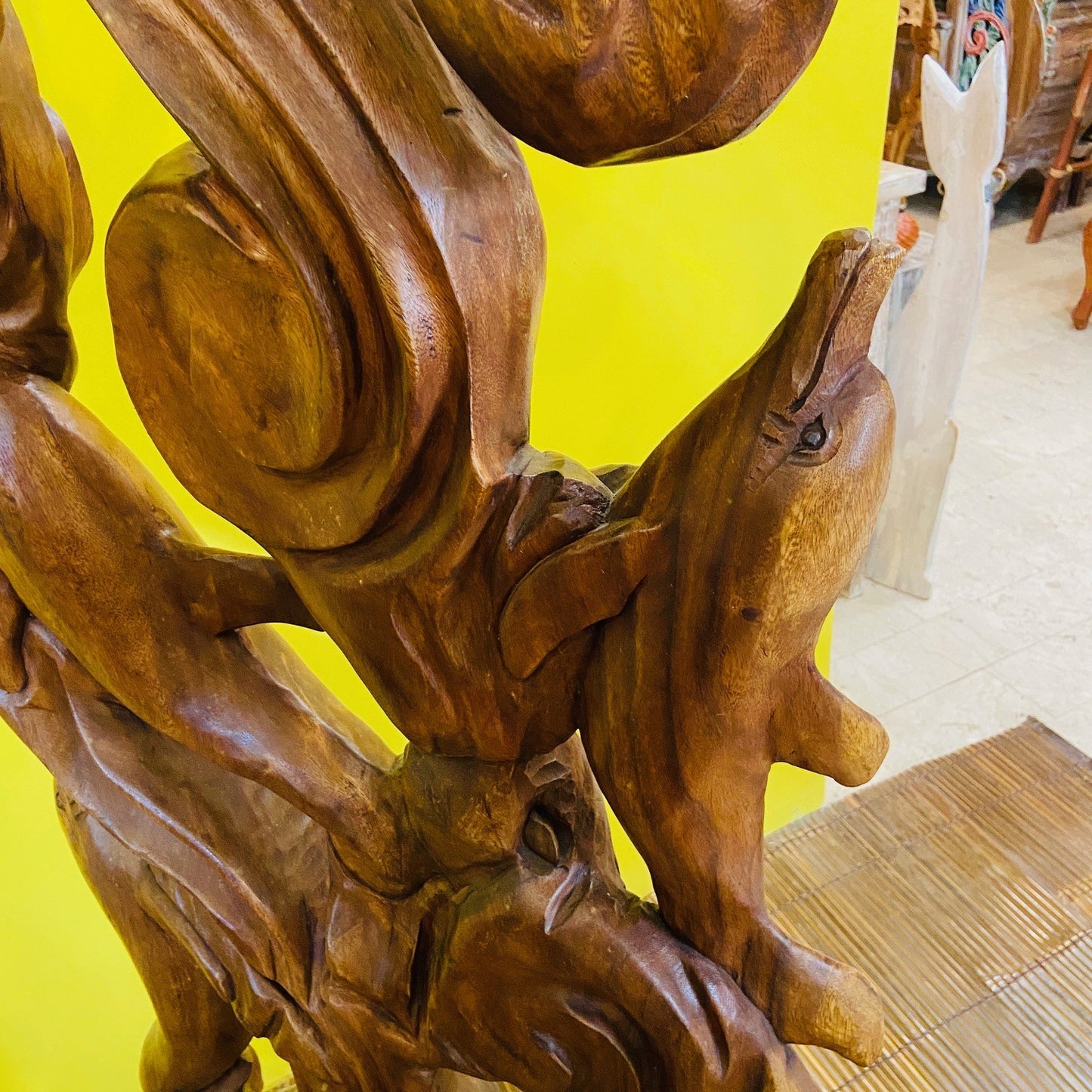 Sculpture de dauphin dansant Statue ethnique en bois