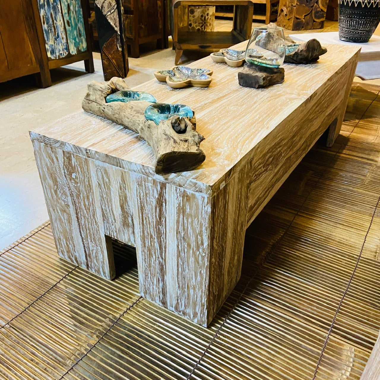 Table basse en teck de style shabby chic