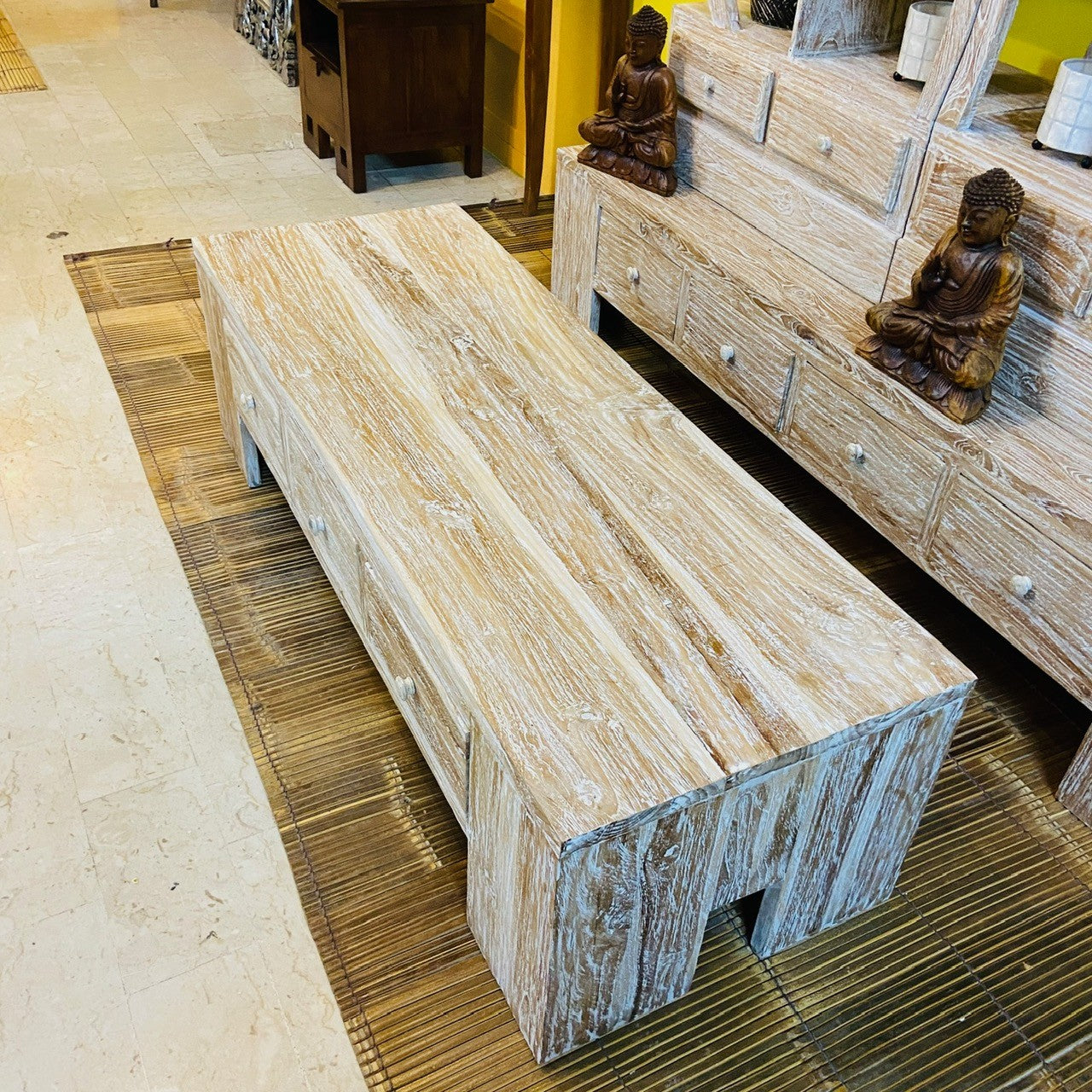 Table basse en teck de style shabby chic