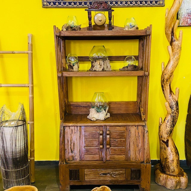 Vase ethnique en verre fusionné sur racine d'orchidée