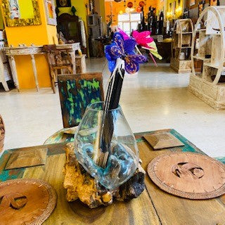 Vase en verre fusionné sur ampoule d'aquarium racine