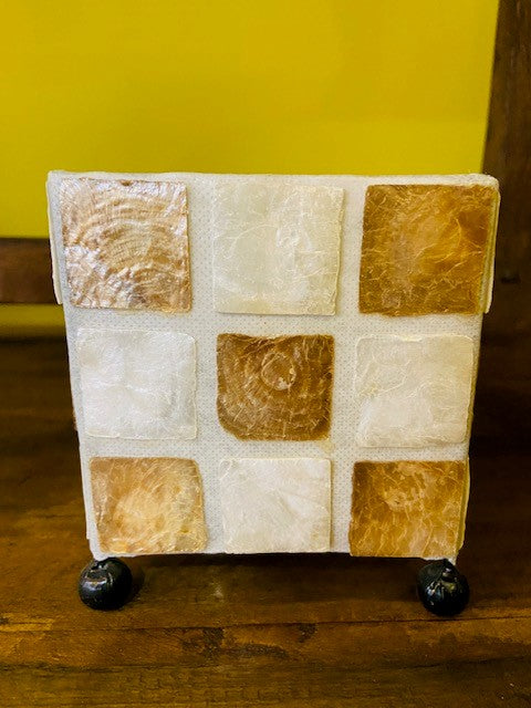 Bougeoir cube en nacre et or blanc, style minimaliste