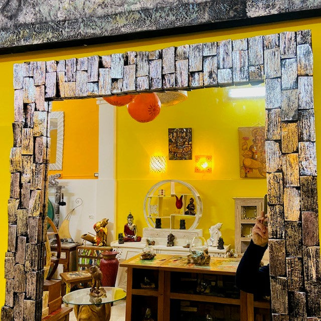 Miroir ethnique en bois avec cadre argenté minimaliste