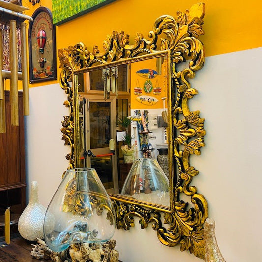 Miroir baroque avec cadre en bois doré antique