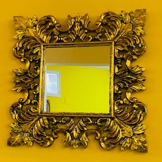 Miroir baroque avec cadre en bois doré