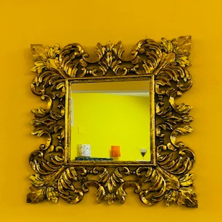 Miroir baroque avec cadre en bois doré