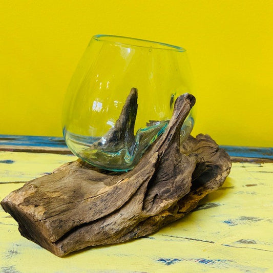 Calice de style ethnique en verre fusionné sur racine