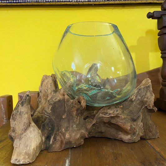 Vase à orchidées en verre sur bois ornement ethnique