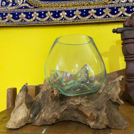 Vase à orchidées en verre sur bois ornement ethnique