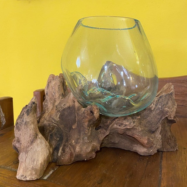 Vase à orchidées en verre sur bois ornement ethnique