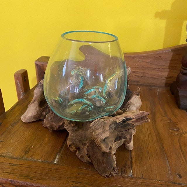 Vase à orchidées en verre sur bois ornement ethnique