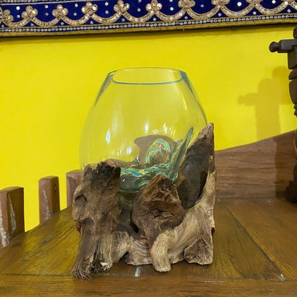 Vase à orchidées en verre sur bois ornement ethnique
