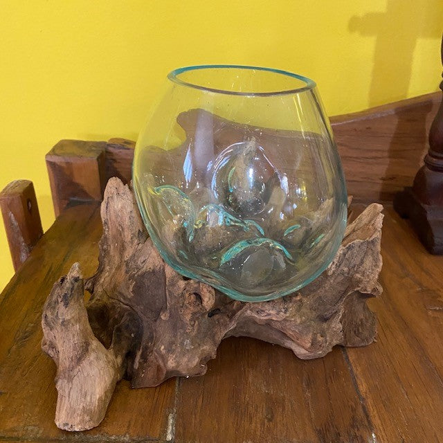 Vase à orchidées en verre sur bois ornement ethnique
