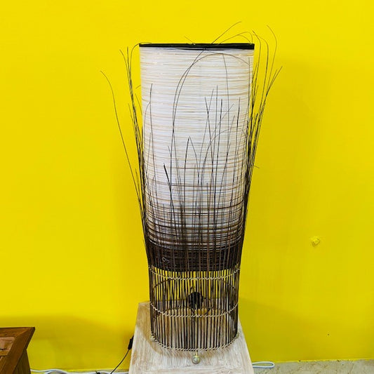 Lampadaire ethnique en tissu blanc et fils dorés
