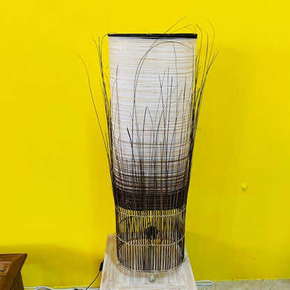Lampadaire ethnique en tissu blanc et fils dorés