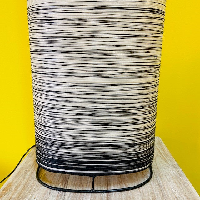 Lampada da terra ferro battuto tessuto bianco e nero