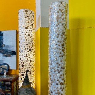 Lampadaire ethnique en nacre blanche avec puà
