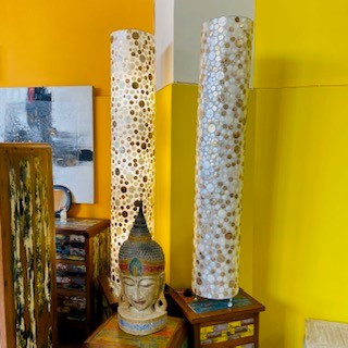 Lampadaire ethnique en nacre blanche avec puà