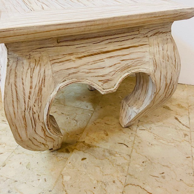 Table basse Opium en teck blanc et tabouret ethnique