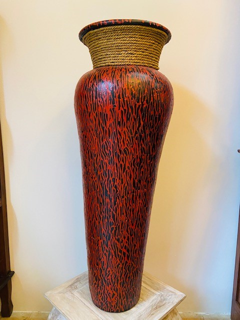 Vase décoratif en terre cuite à décor ethnique