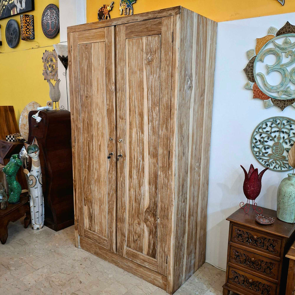 Armadio in legno teak effetto decapato