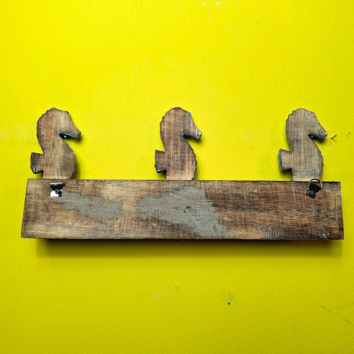 Attaccapanni etnico cavalluccio marino in legno