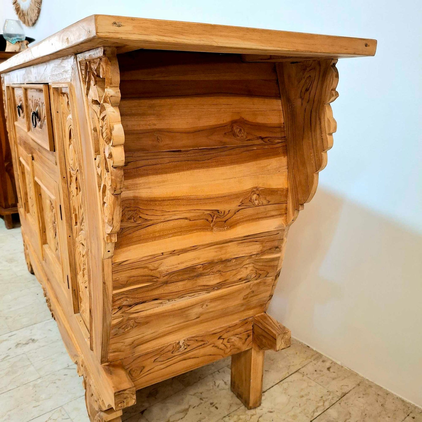 Buffet de style colonial en bois de teck