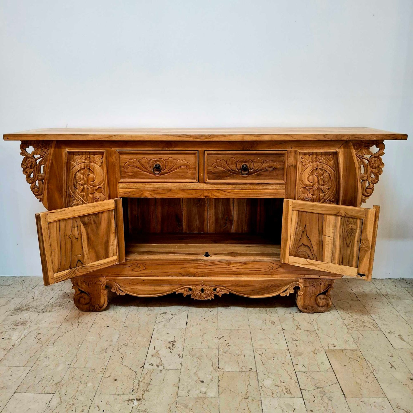 Buffet de style colonial en bois de teck