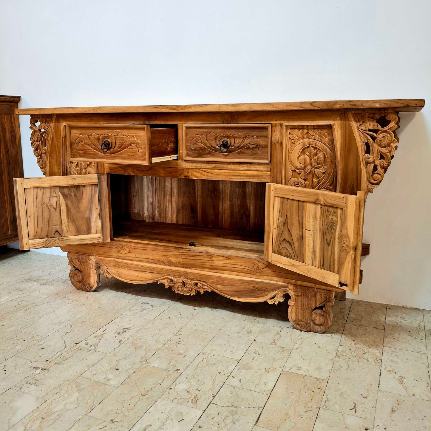 Buffet de style colonial en bois de teck