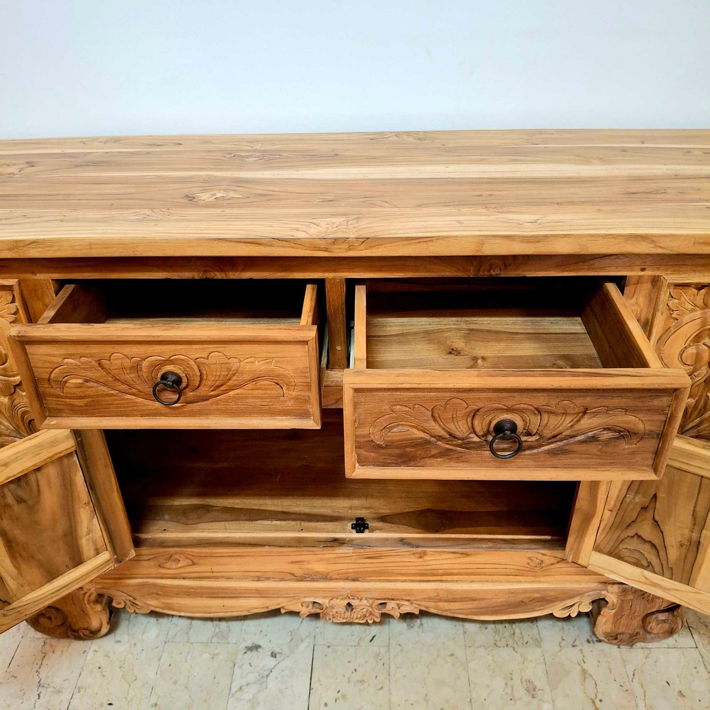 Buffet de style colonial en bois de teck