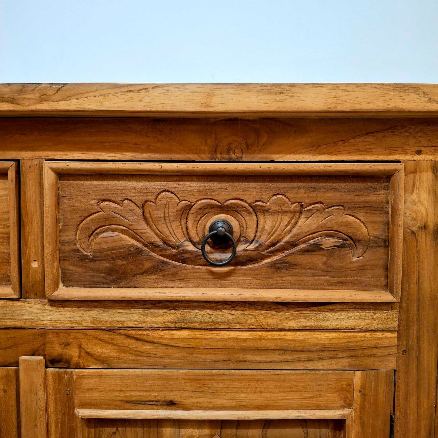 Buffet de style colonial en bois de teck