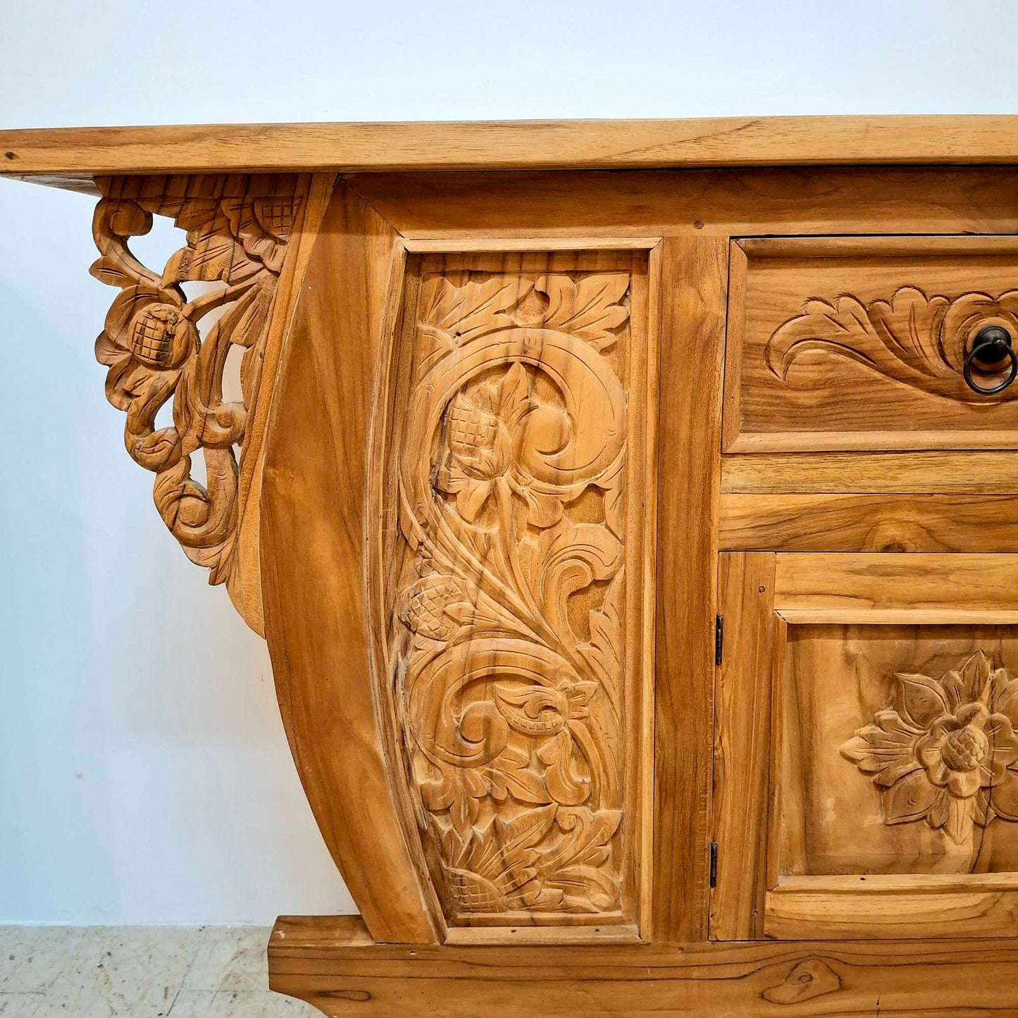 Buffet de style colonial en bois de teck